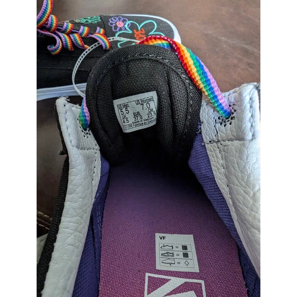 NWB VANS Old Skool Cultivate Care Women’s 7 – Black Floral Canvas Skate Sneakers - Picture 2 of 2